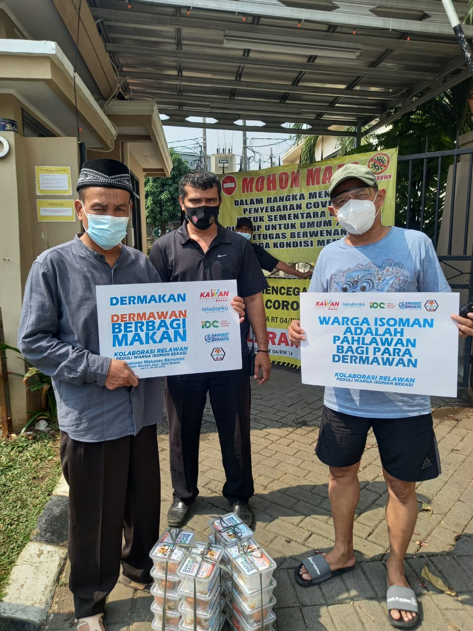 IDC Cs Salurkan Ratusan Nasi Kotak untuk Warga Isoman di Bekasi